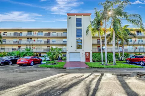 27 Abbey Ln #303, Delray Beach, FL 33446