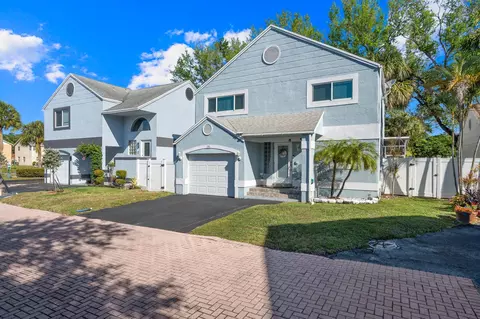381 NW 101st Ter NW, Pembroke Pines, FL 33026