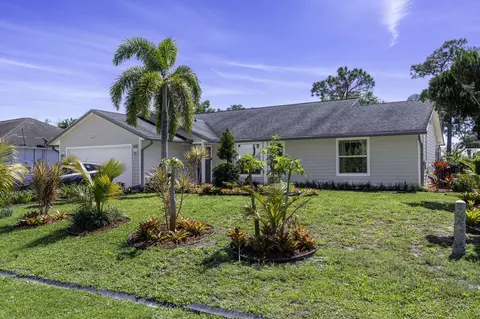 932 SE Damask Ave, Port Saint Lucie, FL 34983