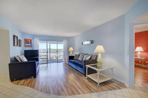 3590 Via Poinciana #613, Lake Worth, FL 33467