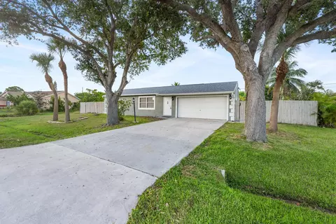 2061 SE Mandrake Cir, Port Saint Lucie, FL 34952