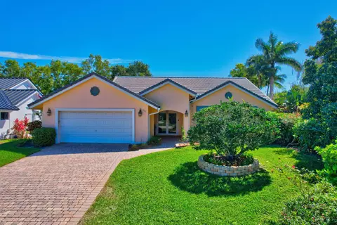 945 Greensward Ln, Delray Beach, FL 33445