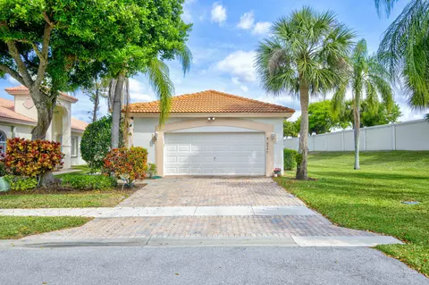 8047 Brindisi Ln, Boynton Beach, FL 33472