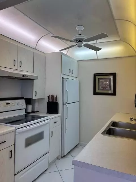 3003 Exeter A, Boca Raton, FL 33434 photo 7