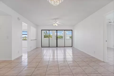 218 Capri E, Delray Beach, FL 33484 photo 2