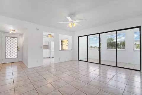 218 Capri E, Delray Beach, FL 33484 photo 9
