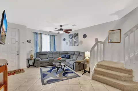 1907 Hibiscus Ln, Riviera Beach, FL 33404