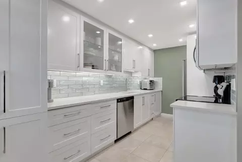 1083 Exeter E, Boca Raton, FL 33434 photo 4
