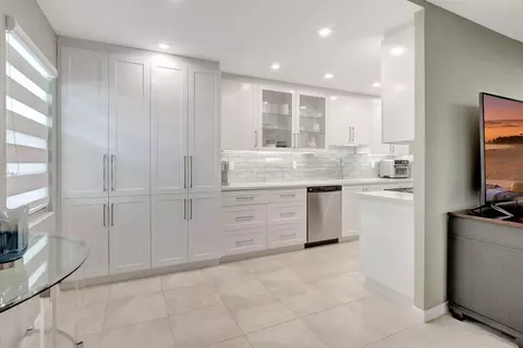 1083 Exeter E, Boca Raton, FL 33434 photo 6
