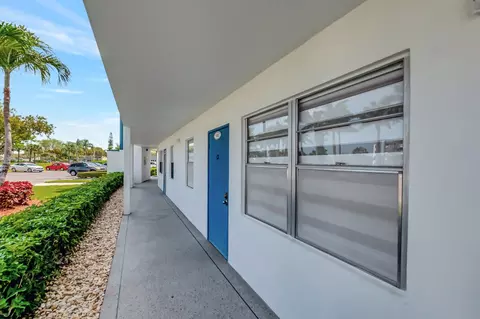1083 Exeter E, Boca Raton, FL 33434 photo 2