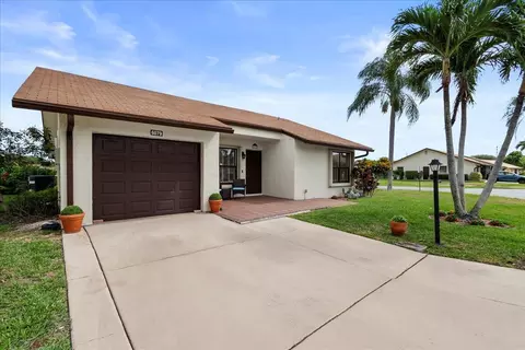 6079 Lakemont Cir, Greenacres, FL 33463