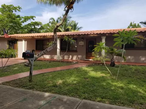 18421 NW 82nd Ave, Hialeah, FL 33015