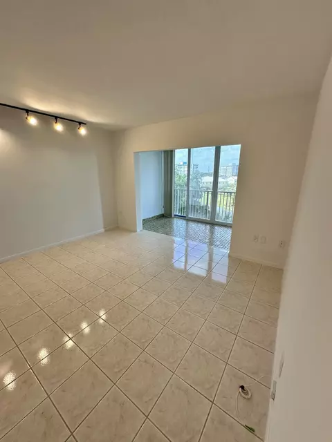 3850 Washington St #510, Hollywood, FL 33021