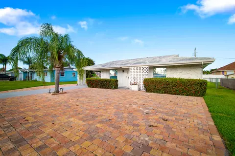 155 N Riomar Dr N, Port Saint Lucie, FL 34952