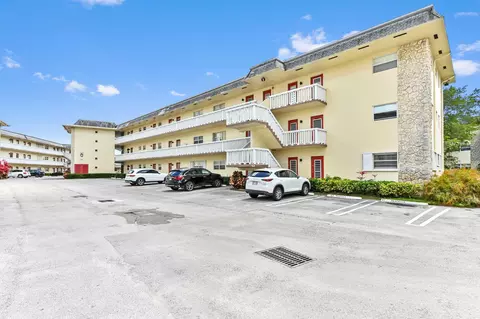 4321 NW 16th St #C302, Lauderhill, FL 33313