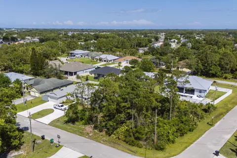 5489 NW Brent Ct, Port St Lucie, FL 34986