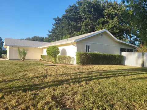 2913 SE Darien Rd, Port Saint Lucie, FL 34952