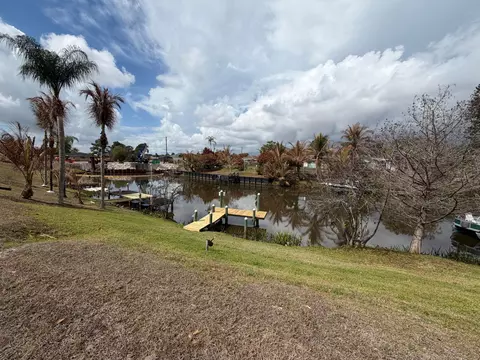 880 SE Degan Dr, Port Saint Lucie, FL 34983
