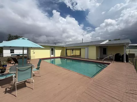 880 SE Degan Dr, Port Saint Lucie, FL 34983