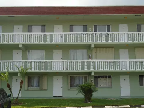 3300 Springdale Blvd #316, Palm Springs, FL 33461