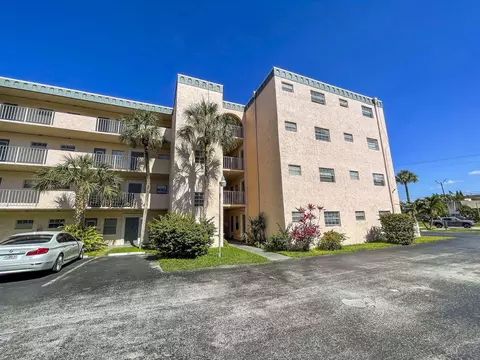 4281 NW 41st St #320, Lauderdale Lakes, FL 33319