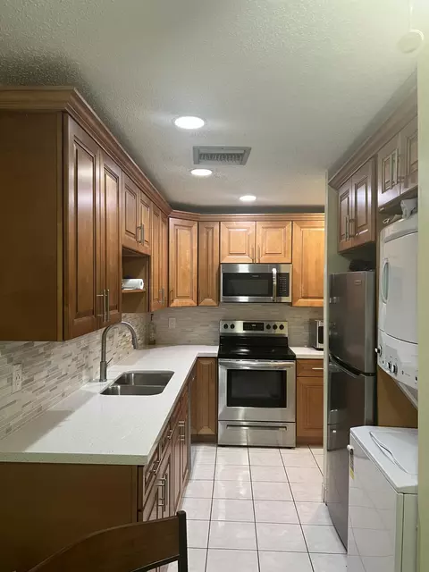 1835 NW 18th St #104, Delray Beach, FL 33445