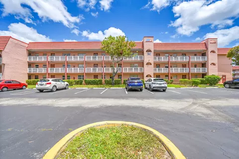 9621 Sunrise Lakes Blvd #104, Sunrise, FL 33322
