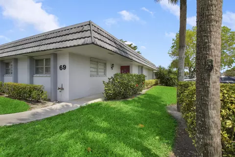 2886 Fernley Dr E #69, West Palm Beach, FL 33415