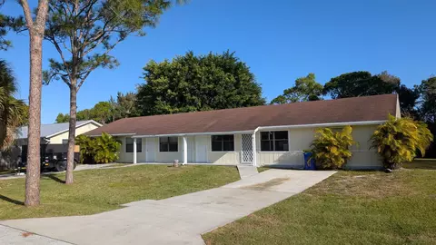 3741 SE Dixie Ross St, Stuart, FL 34997