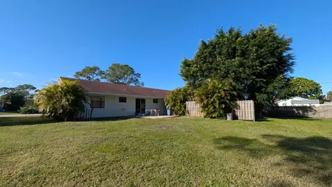 3741 SE Dixie Ross St, Stuart, FL 34997 photo 6