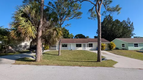 3741 SE Dixie Ross St, Stuart, FL 34997 photo 2