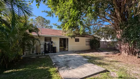 3741 SE Dixie Ross St, Stuart, FL 34997 photo 9