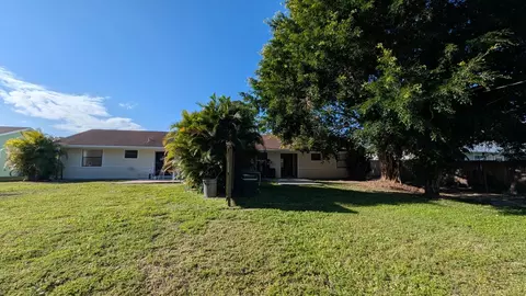 3741 SE Dixie Ross St, Stuart, FL 34997 photo 8