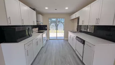 3741 SE Dixie Ross St, Stuart, FL 34997 photo 13