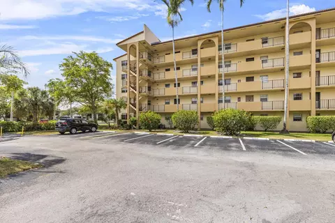 3905 N Nob Hill Rd #300, Sunrise, FL 33351