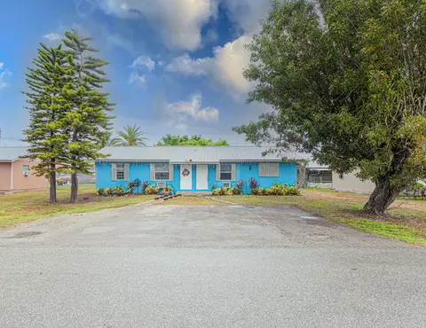 1043 NE 20th St, Belle Glade, FL 33430