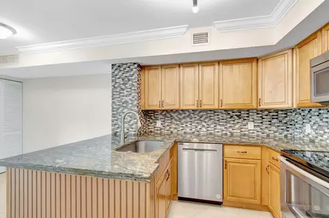 123 Yacht Club 104 Way #104, Hypoluxo, FL 33462