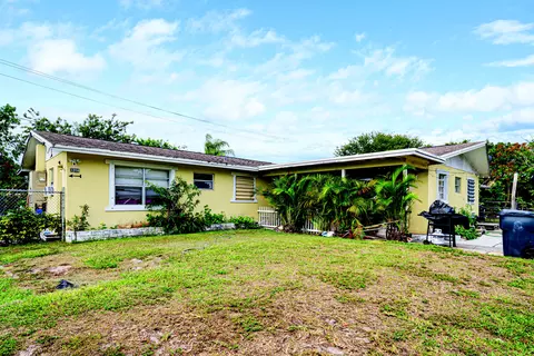 3208 Prince Dr, Lake Worth, FL 33461