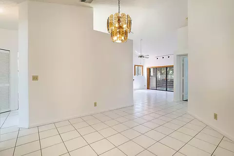 9 Va De Casas Sur #203, Boynton Beach, FL 33426