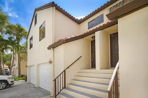 9 Va De Casas Sur #203, Boynton Beach, FL 33426