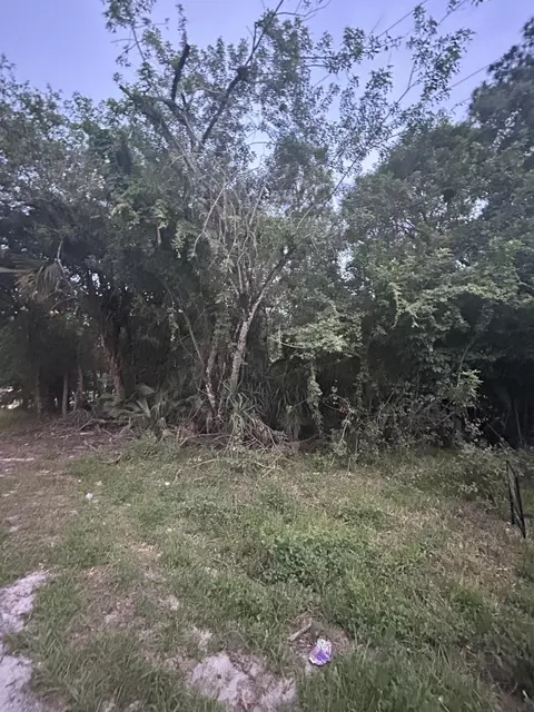 8995 22nd St, Vero Beach, FL 32966