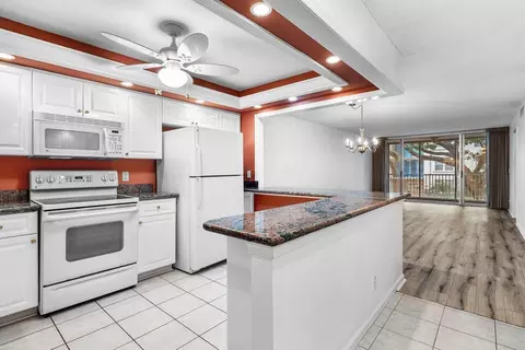 2008 S Federal Hwy #206, Boynton Beach, FL 33435