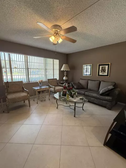 1008 Wolverton A, Boca Raton, FL 33434 photo 2