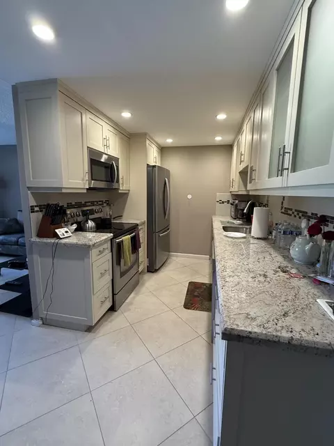 1008 Wolverton A, Boca Raton, FL 33434 photo 5