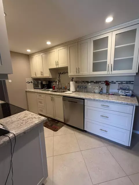 1008 Wolverton A, Boca Raton, FL 33434 photo 4