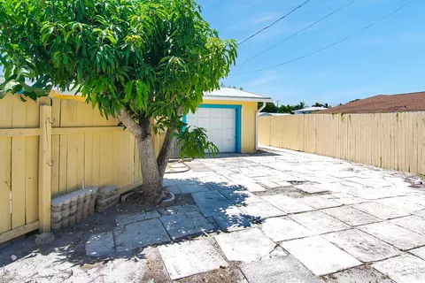 360 Saturn Ave, Tequesta, FL 33469 photo 27