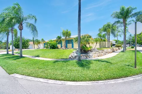 360 Saturn Ave, Tequesta, FL 33469 photo 4