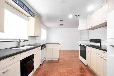 360 Saturn Ave, Tequesta, FL 33469 photo 5