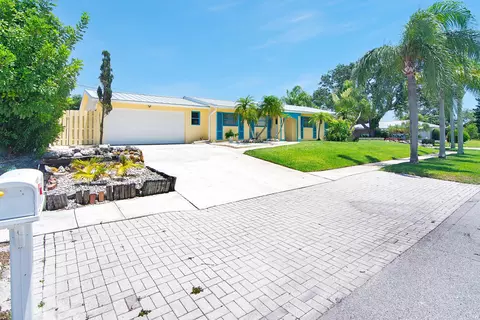 360 Saturn Ave, Tequesta, FL 33469 photo 2