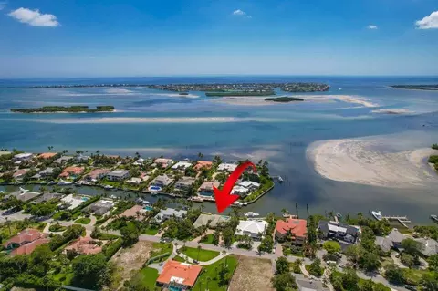 16 E High Point Rd, Sewalls Point, FL 34996 photo 9
